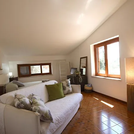 Dei Cerri 2br Appartement *