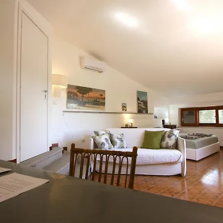 Dei Cerri 2br شقة *